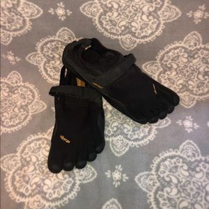 BLACK MEN’S VIBRAM FIVE FINGER SHOES